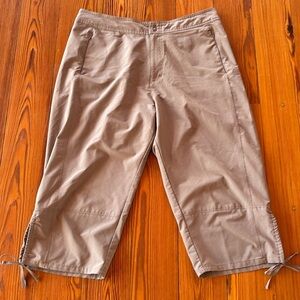 Bolle Ladies Cropped/Capri Khaki Pants Tie Hem Size 16